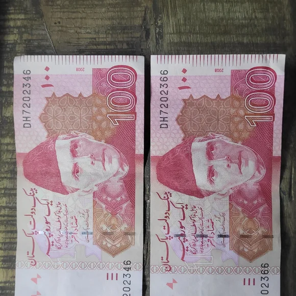 Assorted World Currency Notes - Picture 3 of 16